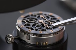 Часы Hourstriker Phantom – результат совместной работы Ulysse Nardin и Devialet 