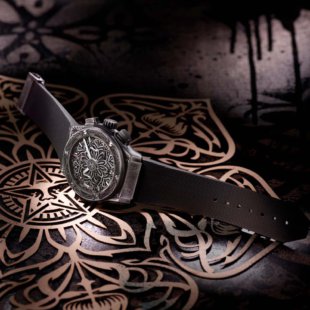 Часы Hublot Classic Fusion Chronograph Shepard Fairey – новая глава в концепции бренда Hublot Loves Art. Вдохновленные мандалой – символом миропорядка Вселенной, часы объединили функциональность, архитектуру и дизайн.